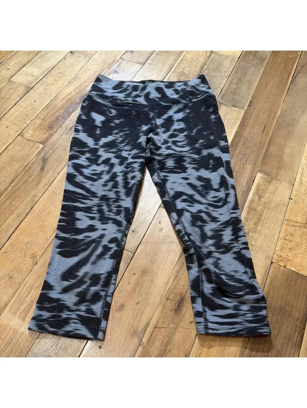 Nike Women's Grey and Multi Legging